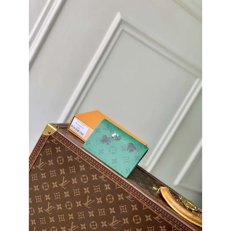 LV M14875 Louis Vuitton Passport Cover Golf Green