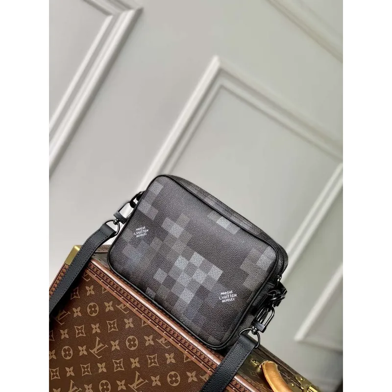 LV M14988 Louis Vuitton Nil Messenger Bag Black