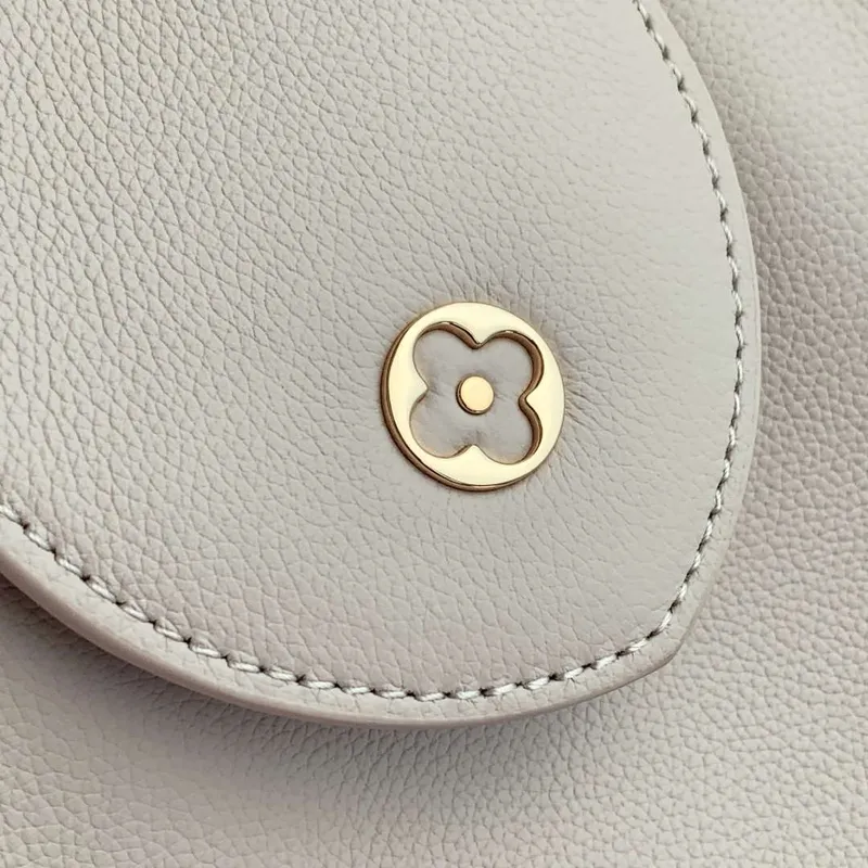 LV M12929 Louis Vuitton Capucines MM Souple Bag Greige