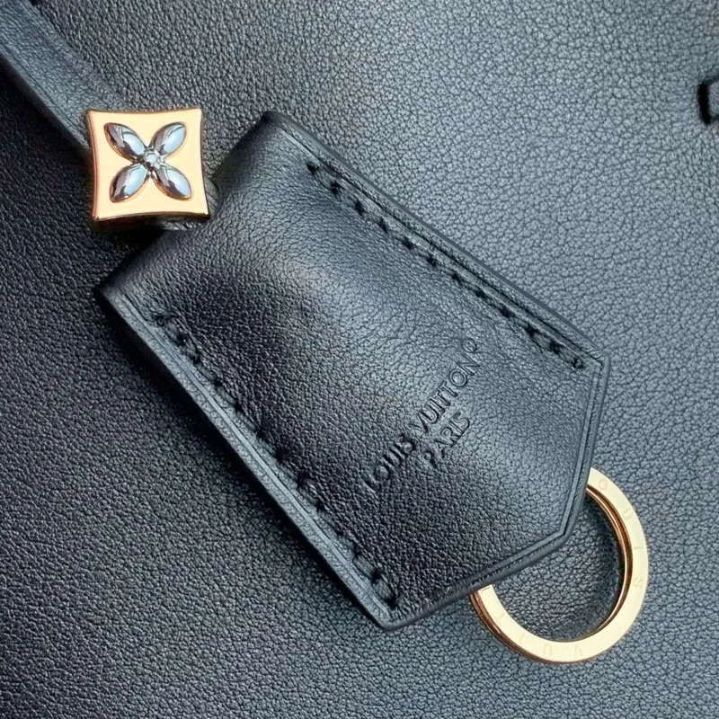 LV M12924 Louis Vuitton Capucines MM Souple Bag Black