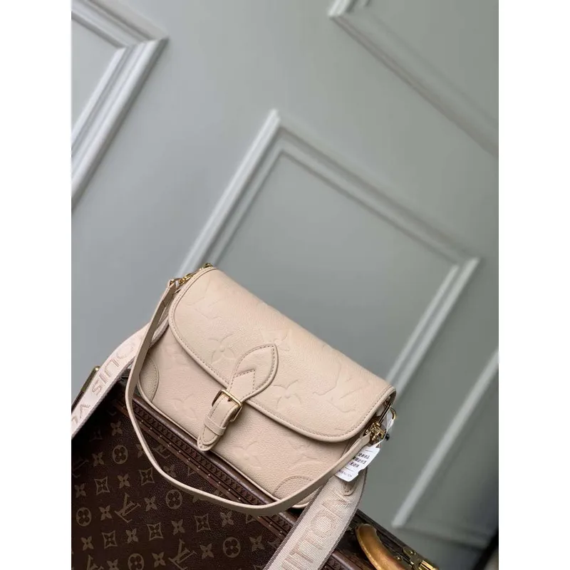 LV M13231 Louis Vuitton Diane Handbag Sand