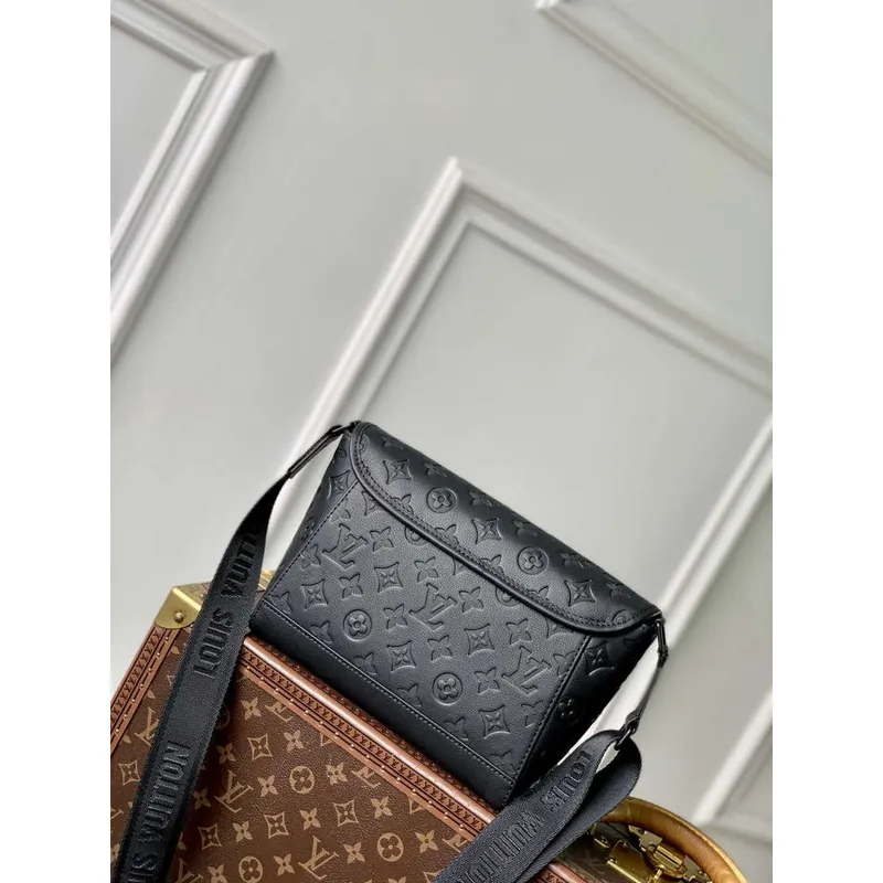 LV M14874 Louis Vuitton Pulse Messenger Bag Black