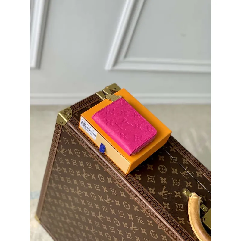 Louis Vuitton M13801  LV x TM Carteira Compacta Noa Rose Red