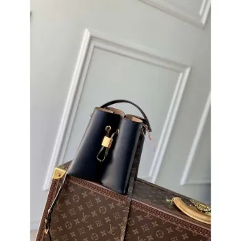LV M13843 Louis Vuitton Bloom PM Calfskin leather Handbag Black