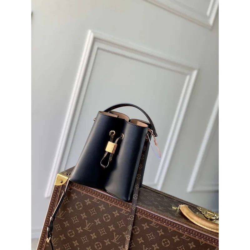 LV M13843 Louis Vuitton Bloom PM Calfskin leather Handbag Black
