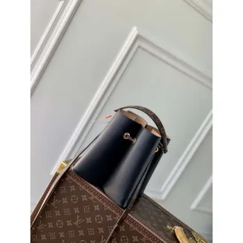 LV M13843 Louis Vuitton Bloom PM Calfskin leather Handbag Black