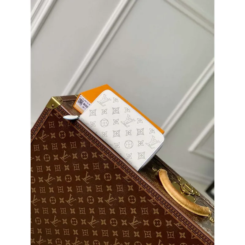 LV M11745 Louis Vuitton Zippy Wallet White Blue