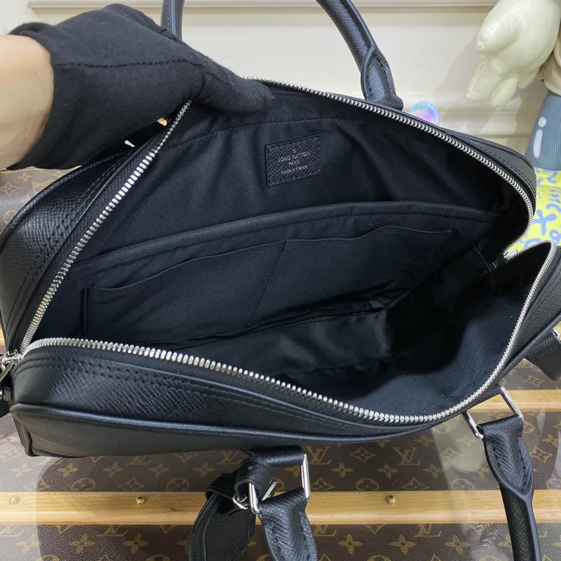 LV M30925 Louis Vuitton Porte Documents Voyage PM Black