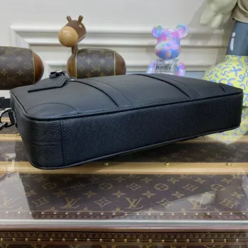 LV M30925 Louis Vuitton Porte Documents Voyage PM Black