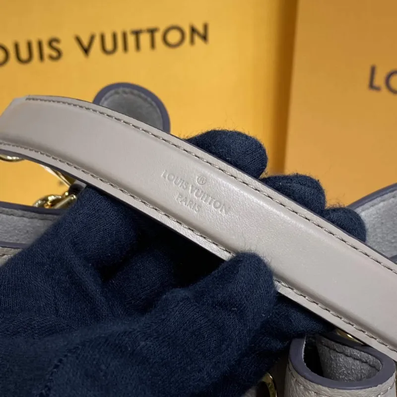 LV M45555  Louis Vuitton NéoNoé MM  Dove Grey/Cream