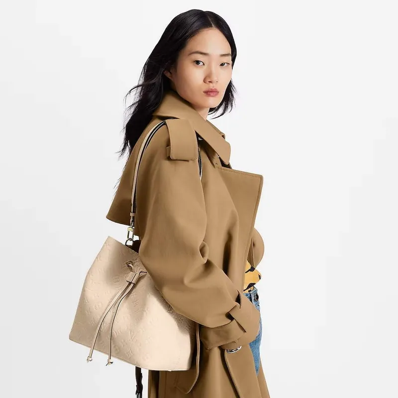 LV M46526  Louis Vuitton NéoNoé MM Bucket Bag Crème Beige