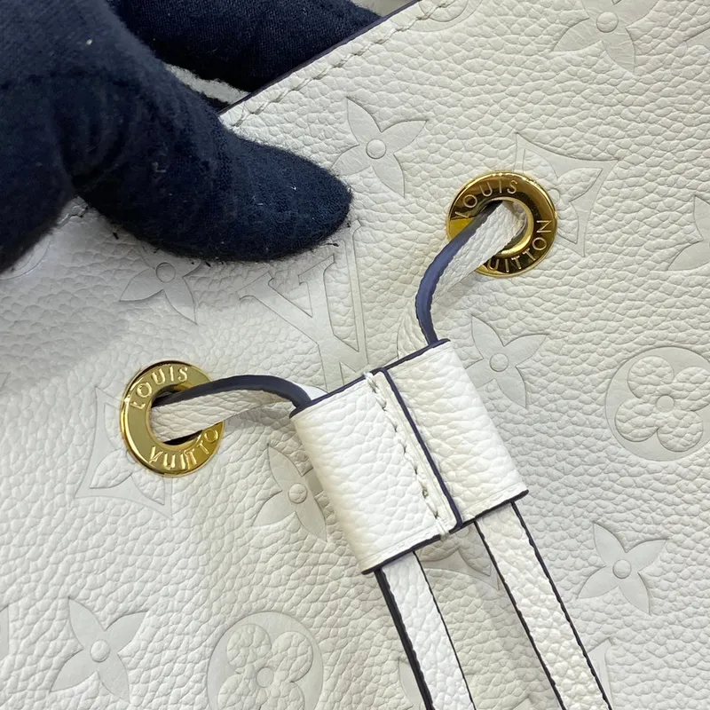 LV M46526  Louis Vuitton NéoNoé MM Bucket Bag Crème Beige