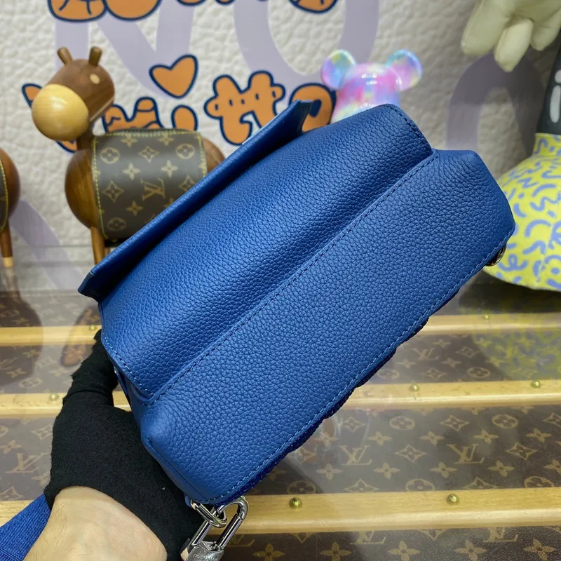 LV M23765 Louis Vuitton Pilot Slingbag Dark Blue