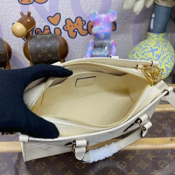 LV M23698 Louis Vuitton OnTheGo  East West Tote Bag Cream