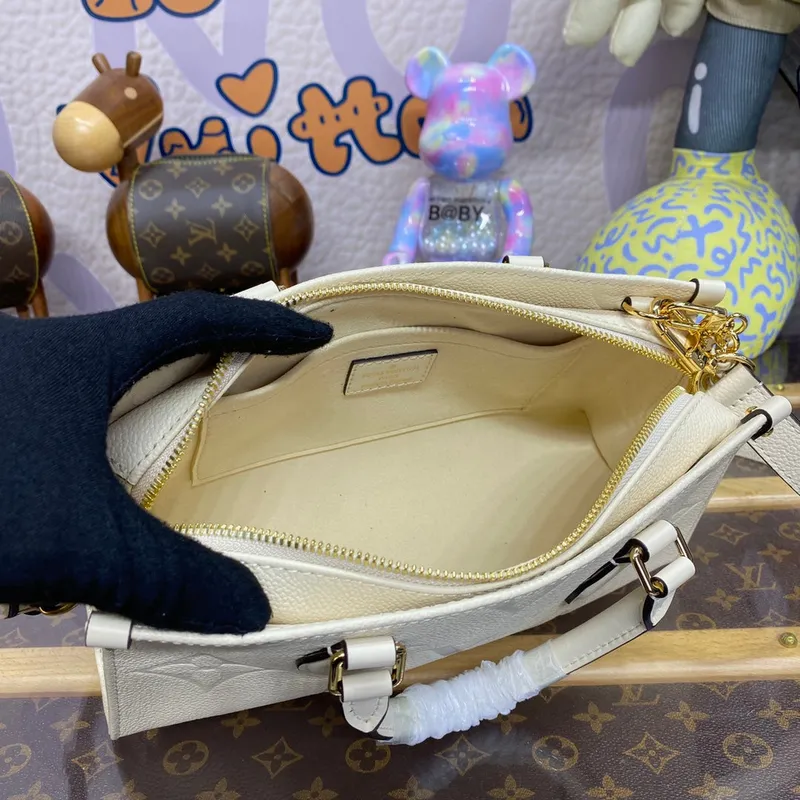 LV M23698 Louis Vuitton OnTheGo  East West Tote Bag Cream
