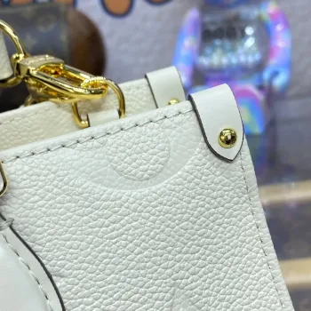 LV M23698 Louis Vuitton OnTheGo  East West Tote Bag Cream