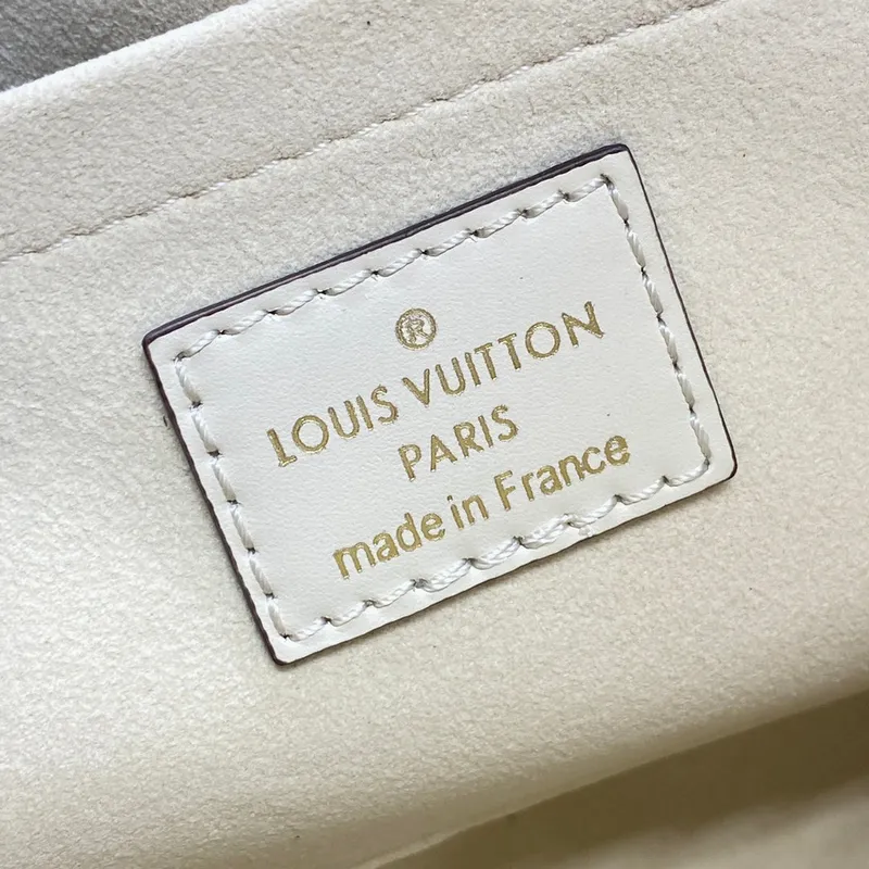 LV M23698 Louis Vuitton OnTheGo  East West Tote Bag Cream