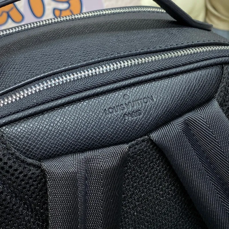 LV M30977 Louis Vuitton Avenue Backpack Taiga cowhide leather Black