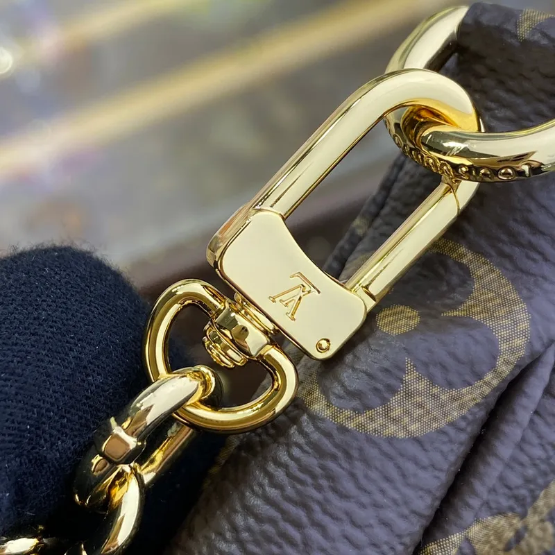 LV M82766 Louis Vuitton Pochette Accessoires Monogram