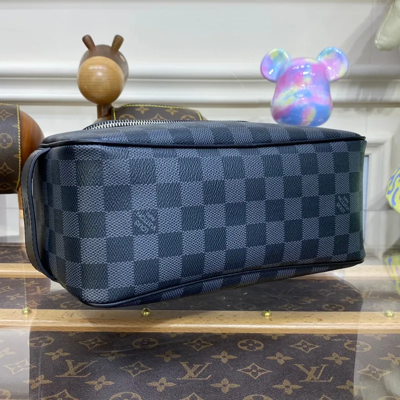 LV N47625 Louis Vuitton  Toiletry Pouch  Damier Graphite Canvas