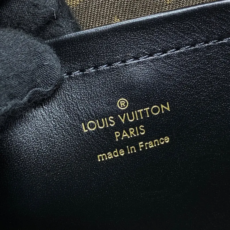 LV M80450 Louis Vuitton  Utility Crossbody Calfskin leather Black
