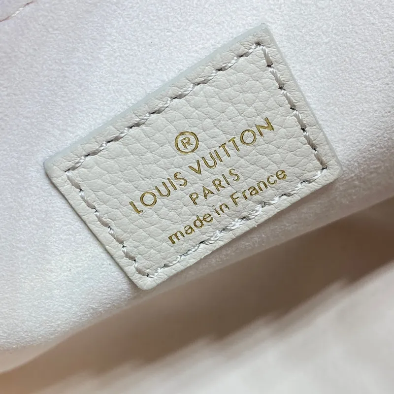 LV M23637 Louis Vuitton  Lock & Go Bag Lockme Grained Calf Leather Quartz White