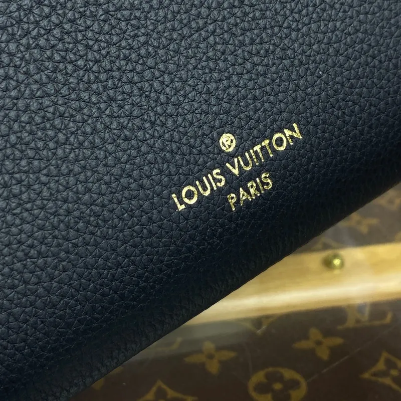 LV M22311 Louis Vuitton  Lock & Go Bag Lockme Grained Calf Leather Black