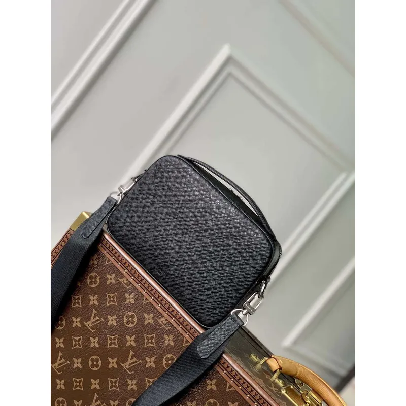 LV M11657 Louis Vuitton Avenue Messenger Bag Black