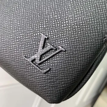 LV M11657 Louis Vuitton Avenue Messenger Bag Black