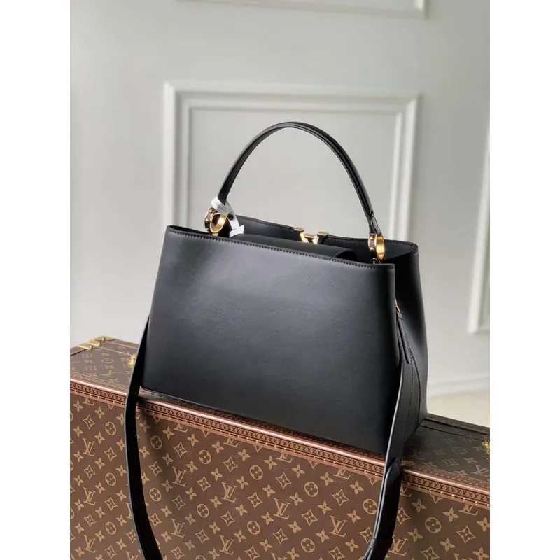 LV M24607 Louis Vuitton Capucines GM Souple Handbag Black