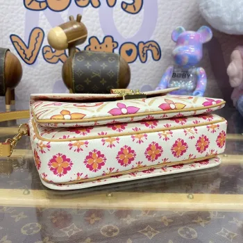 LV M11461 Louis Vuitton Pochette Métis Handbag Coral