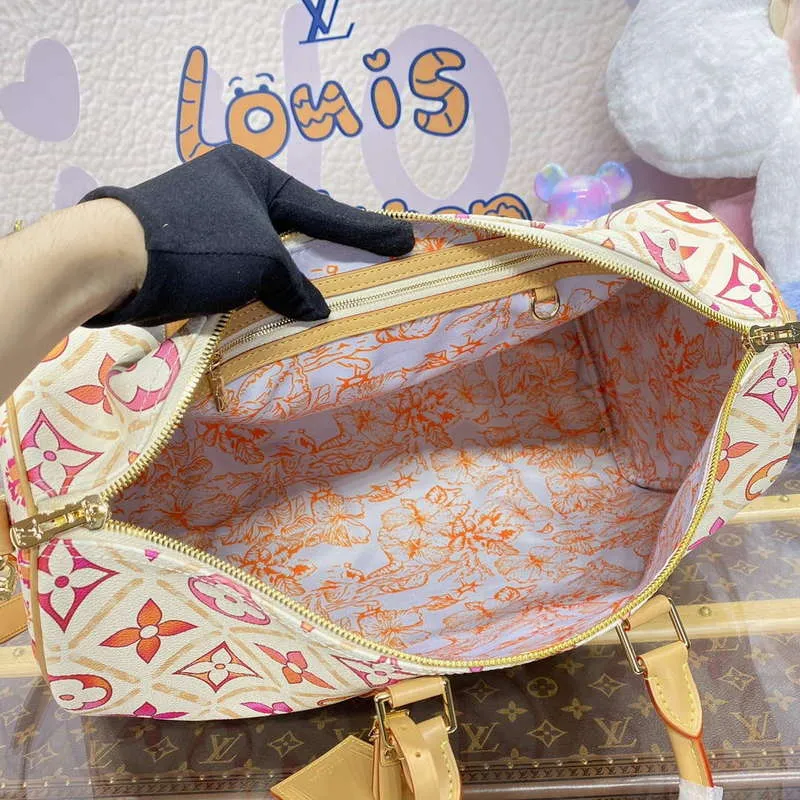 LV M11251 Louis Vuitton Keepall Bandoulière 45 Bag Coral