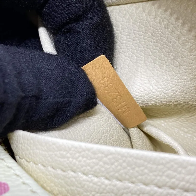 LV M47069 Louis Vuitton Locker Dopp Kit Vanilla