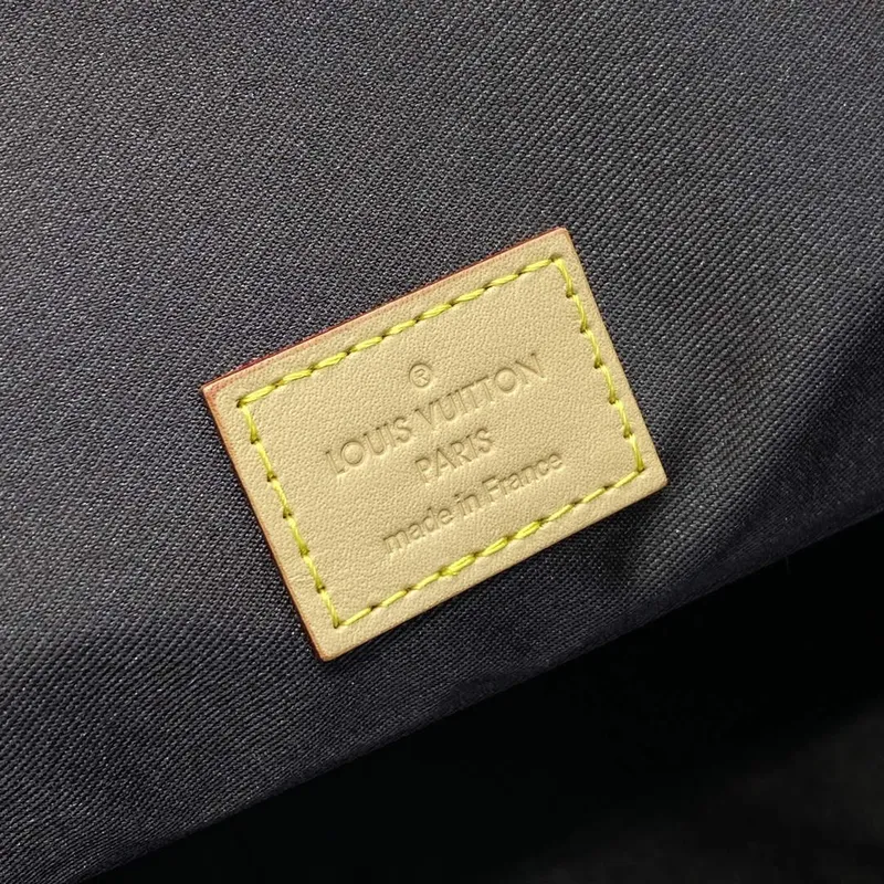 LV M25240 Louis Vuitton Christopher MM Backpack Vanilla