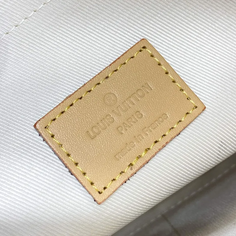 LV M83568 Louis Vuitton Pochette Voyage Souple Vanilla