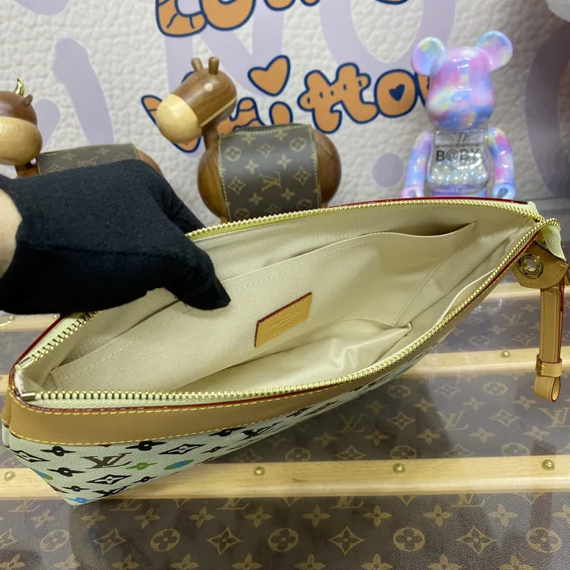 LV M83568 Louis Vuitton Pochette Voyage Souple Vanilla