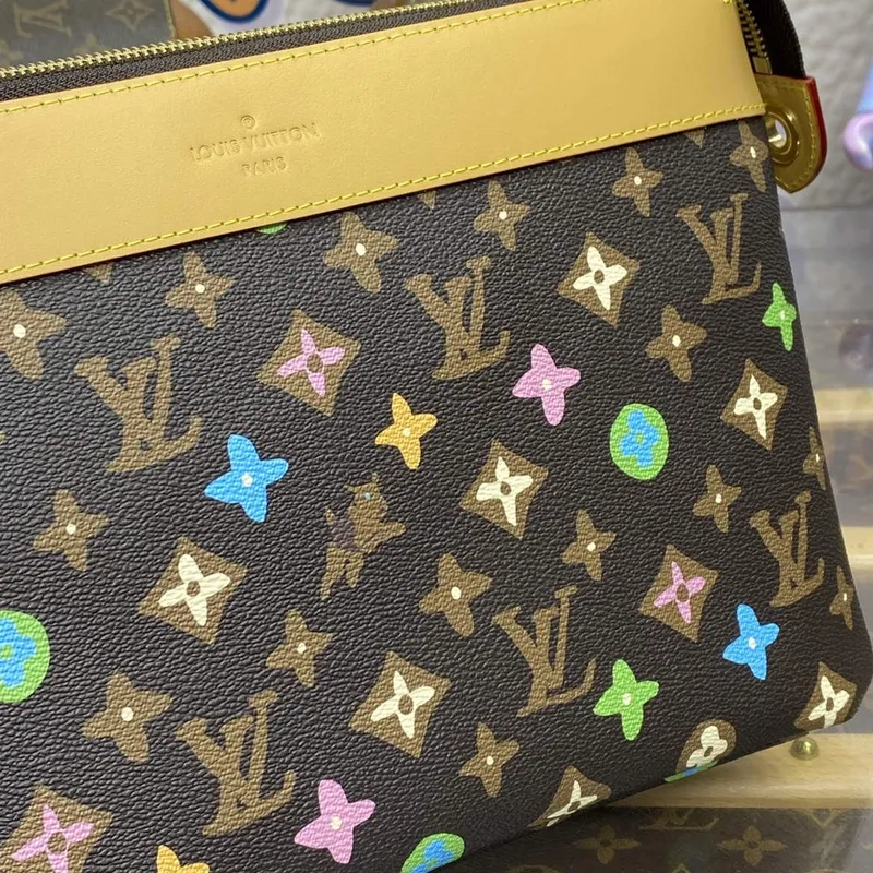 LV M83568 Louis Vuitton Pochette Voyage Souple Chocolate