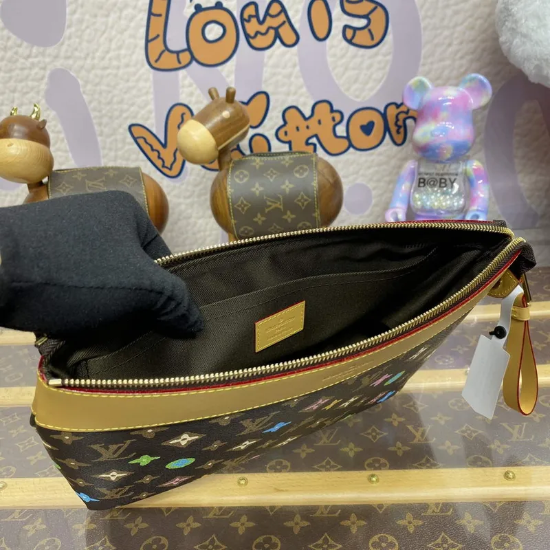 LV M83568 Louis Vuitton Pochette Voyage Souple Chocolate
