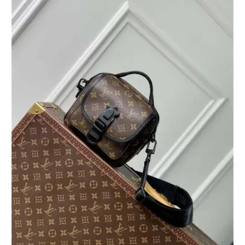 LV M46973 Louis Vuitton Quest Messenger Bag