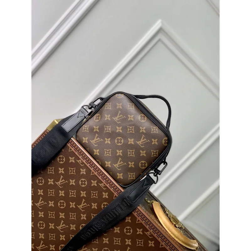 LV M46973 Louis Vuitton Quest Messenger Bag