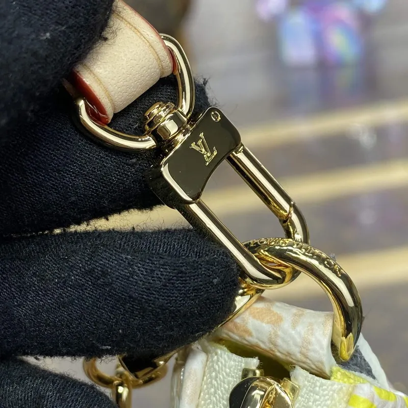 LV N40642 Louis Vuitton Pochette Accessoires Bag Peach Pink