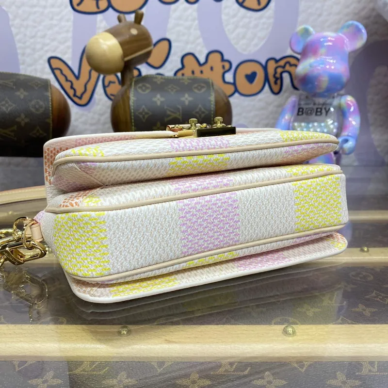 LV N40749 Louis Vuitton Pochette Métis East West Bag Peach