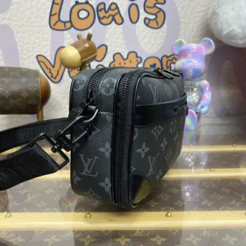LV M46955 Louis Vuitton Alpha Messenger Bag Black