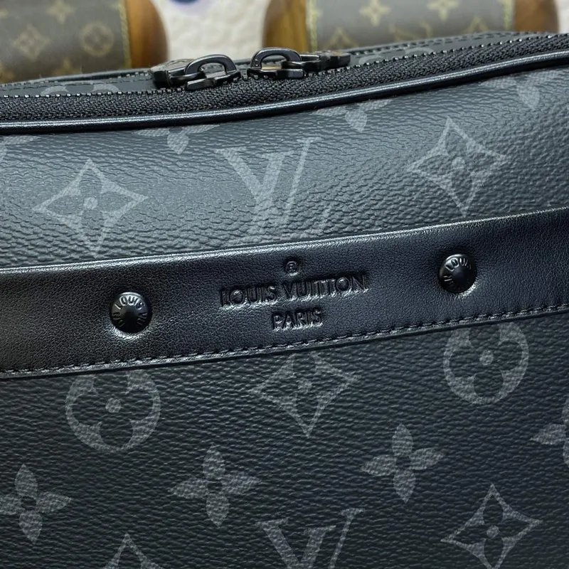 LV M46955 Louis Vuitton Alpha Messenger Bag Black