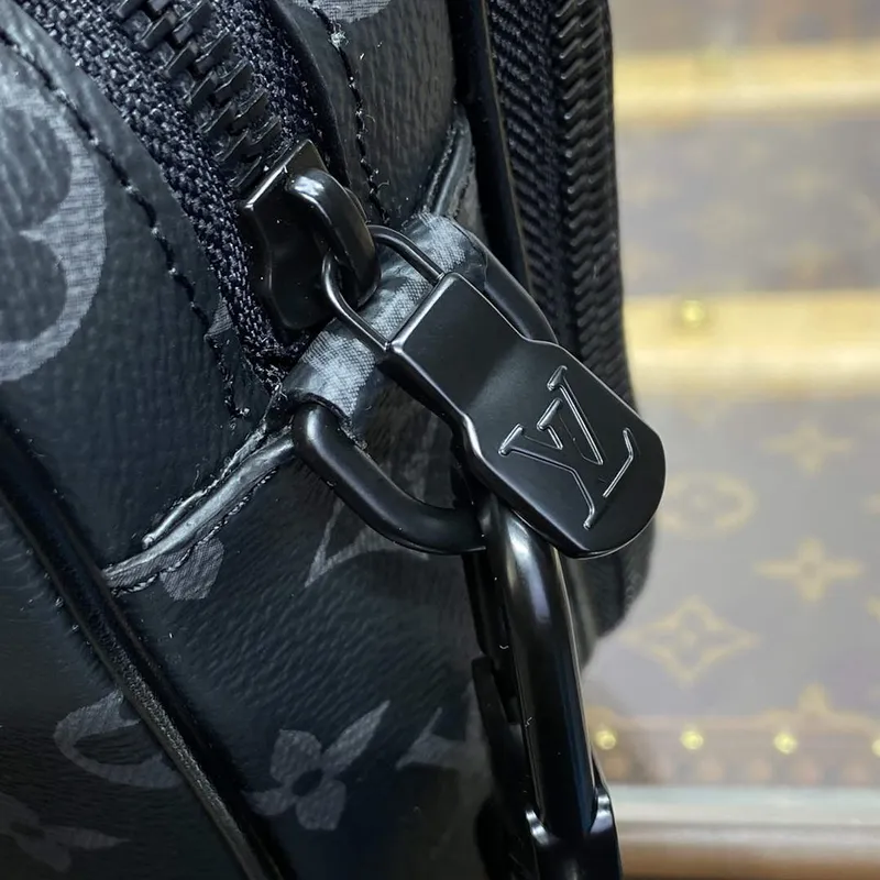 LV M46955 Louis Vuitton Alpha Messenger Bag Black