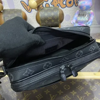 LV M46955 Louis Vuitton Alpha Messenger Bag Black