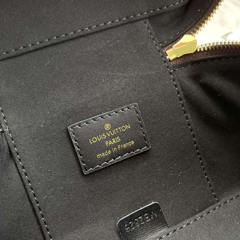 LV M47125 Louis Vuitton Vanity Chain Pouch