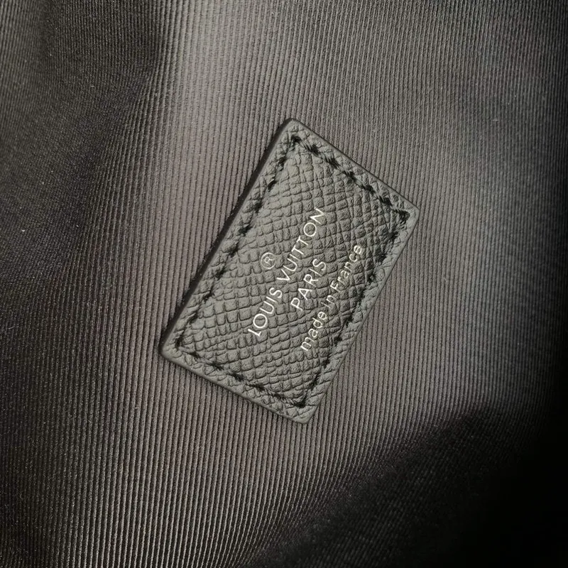 LV M31033 Louis Vuitton Discovery Backpack Bag Black