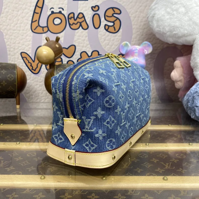 LV M24317 Louis Vuitton Pochette Cosmétique GM Blue