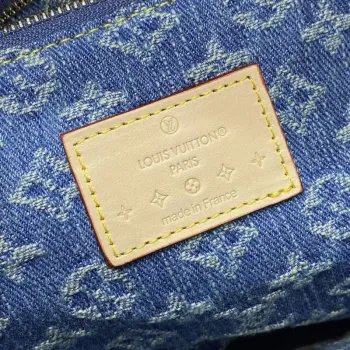 LV M24317 Louis Vuitton Pochette Cosmétique GM Blue